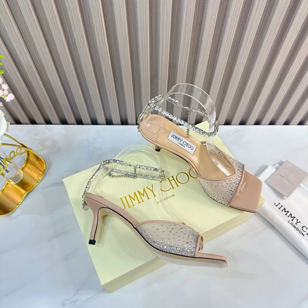 👟👟Ex-factory price 660👟👟 JIMMY CHOO (Jimmy CHOO) 💝💝💝 is a very comprehensive noble fashion lifestyle brand, with a series of women's high-heeled, medium-heeled, flat-heeled sandals with the same strap from major fashion bloggers and celebrities in Hong Kong and the United States.  The Australian pointed toe, round toe and square toe series are simply beautiful. Fall in love with elegance and playful sense of the future. Just by looking at them, you want to own them immediately, but you can really think about a pair of exquisite high heels~~~~~~~~~~~~~~~~~ 💝This series is specially designed for extraordinary and indifferent ladies, thus creating a unique overall effect, Jimmy Choo Design products that inspire women to move forward and show their charm💝💝💝 1⃣️Material: Imported genuine mesh hot diamond 2⃣️Inner: Imported Italian lambskin, super soft and delicate 3⃣️Outsole: Imported Italian original original color genuine leather outsole Heel height 6.5cm (10.0/8.5cm can be made) 4⃣️Code number: 35-39 (34.40.41.42 customized)